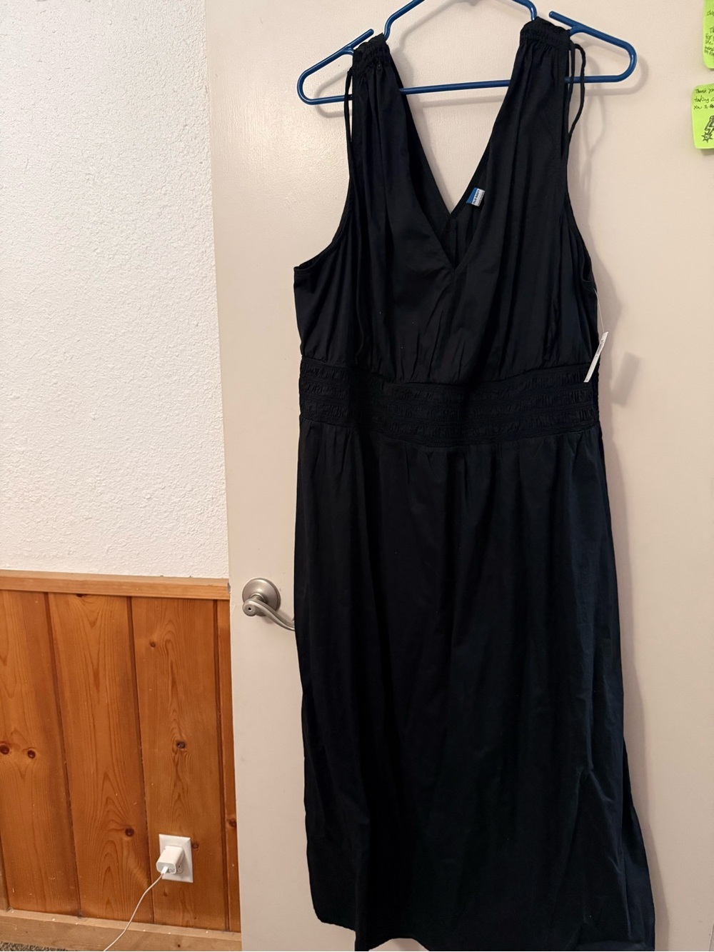 Black V-Neck Sleeveless Dress